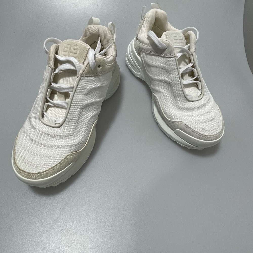 GIVENCHY
White GIV 1 Light Runner Sneakers Women’s EU 36.5/US 6.5 $895. - Picture 10 of 11